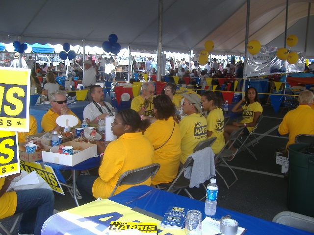There were a LOT of yellow-clad Harris helpers at Tawes, I was impressed.